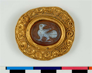 Image of Brooch set with Glass Cameo of a Bird 